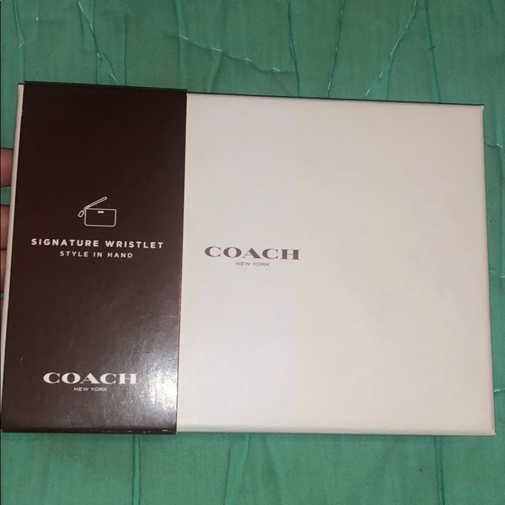 New never used Coach signature tan zip wristlet - Picture 7 of 7